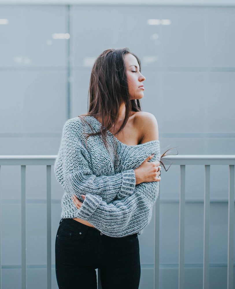 Off-the-shoulder jumper - Image 3